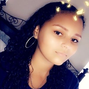 Meet your Posher, Kayla